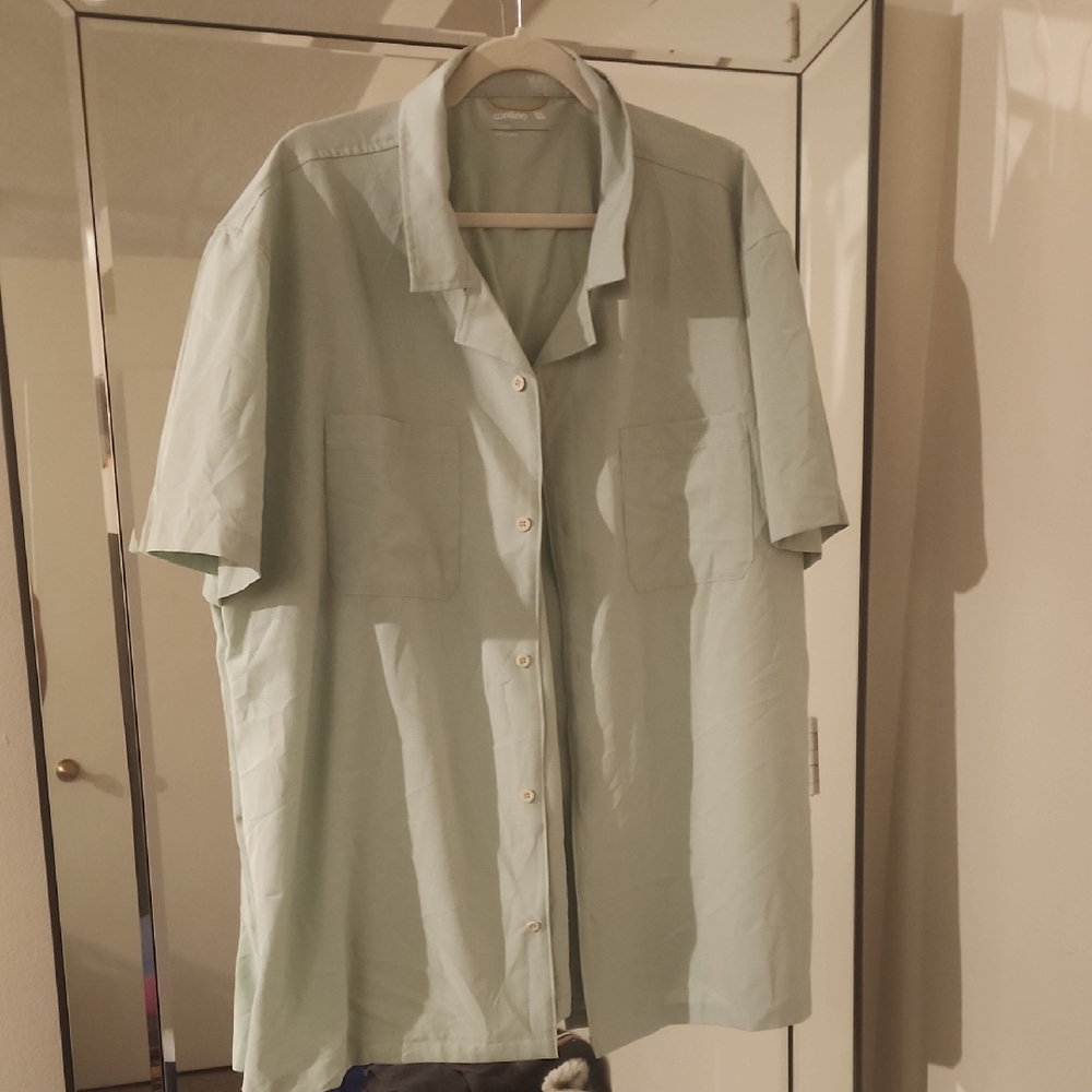 Light Green Short Sleeve Button-Up Shirt